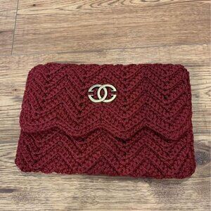 VINTAGE crochet clutch purse. Burgundy & gold. Snap closure. New condition.